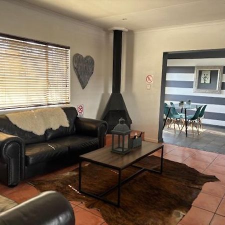 Karoo Heart Apartment Beaufort West Exterior foto